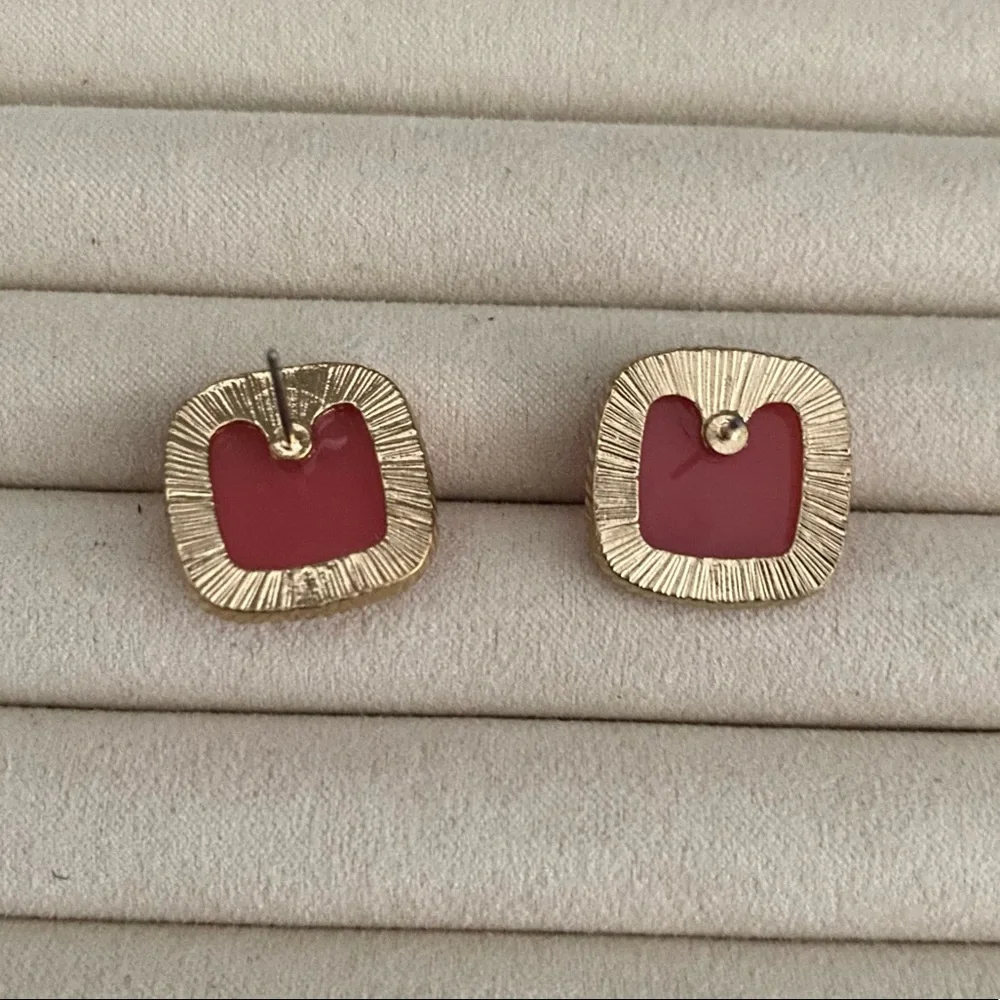 Vintage Gold and Salmon Pink Earrings - Picture 6 of 10